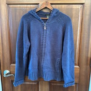 Eddie Bauer women’s XXL zip up sweater with hood and pockets. No stains or holes